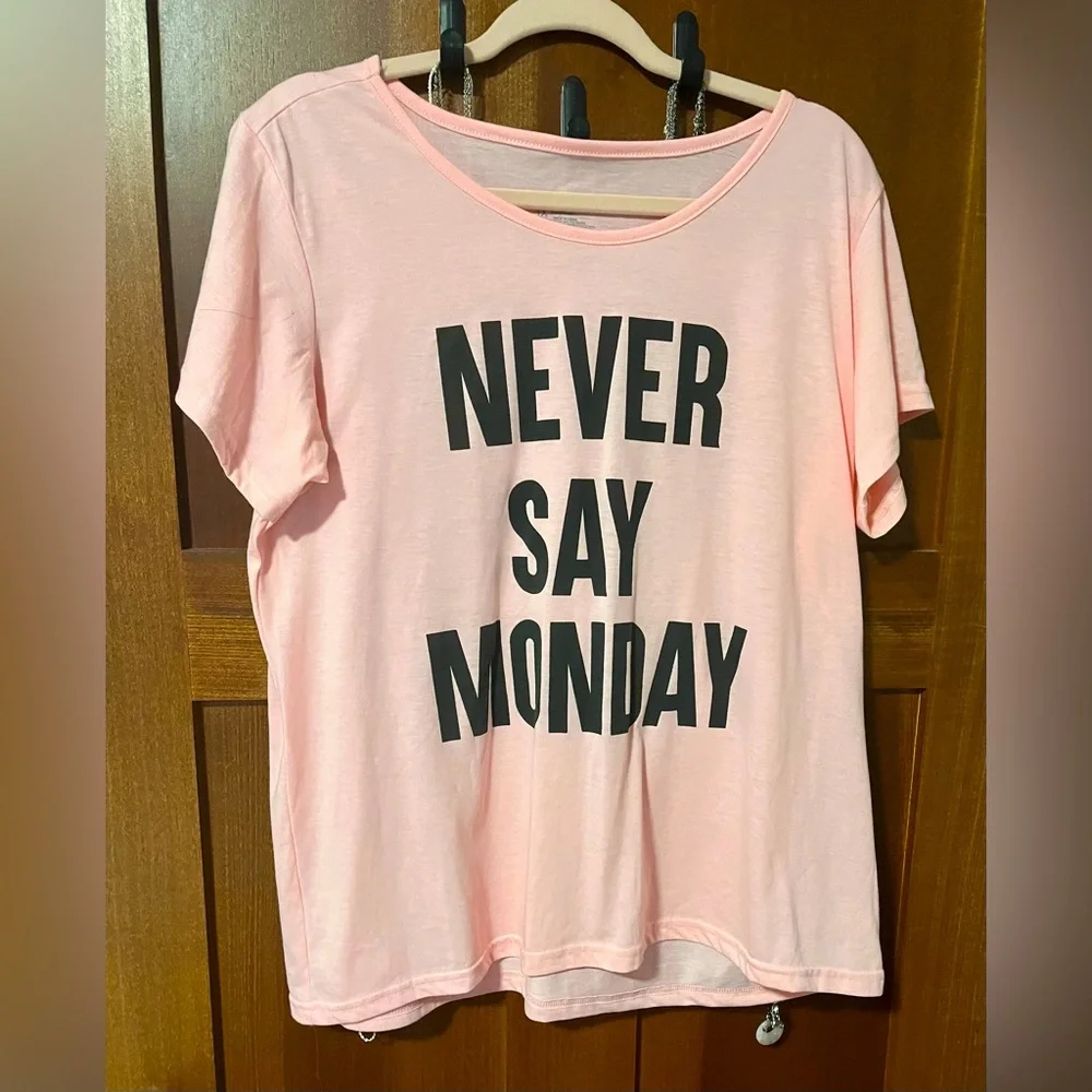 Bobbie Brooks Short Sleeve Graphic Tee -Never Say Monday - Picture 1 of 5